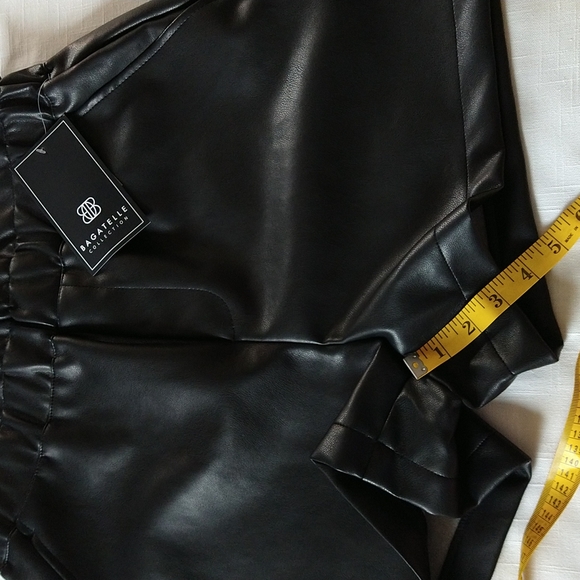 Black faux leather shorts paper bag size medium - Picture 13 of 16